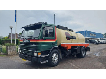 شاحنة صهريج SCANIA P82