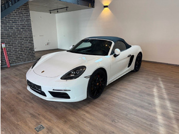 سيارة PORSCHE
