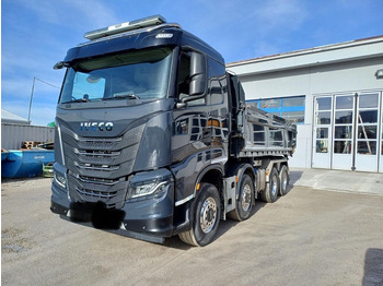 شاحنة قلاب IVECO X-WAY