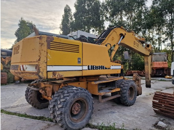 حفار ذو عجلات LIEBHERR A 912