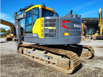 حفار زاحف VOLVO ECR235EL