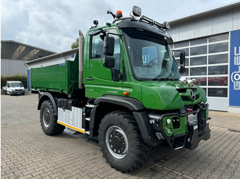 شاحنة قلاب UNIMOG