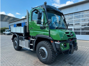 شاحنة قلاب UNIMOG