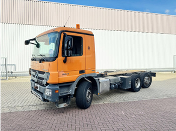 شاحنة برافعة خطافية MERCEDES-BENZ Actros 2541