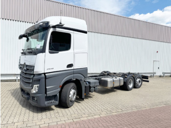 شاحنة بهيكل معدني للمقصورة MERCEDES-BENZ Actros 2548