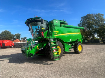 حصادة JOHN DEERE T560