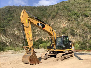 حفار زاحف CATERPILLAR 320D2