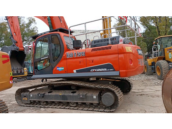 حفار زاحف DOOSAN DX225LC