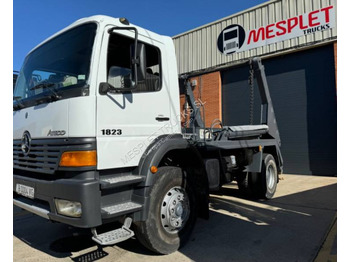 شاحنة لودر انزلاقي MERCEDES-BENZ Atego 1823