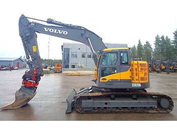 حفار زاحف VOLVO ECR235DL