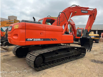 حفار زاحف DOOSAN DX225LC