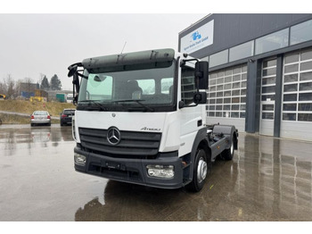 شاحنة برافعة خطافية MERCEDES-BENZ Atego 1221