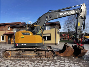 حفار زاحف VOLVO ECR235DL