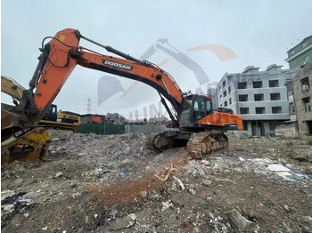 حفّار Large equipment earthmoving machinery 52 tons of imported second-hand Doosan 520 excavator sold cheap: صورة 3