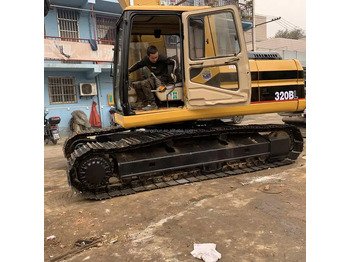 حفار زاحف CATERPILLAR 320B