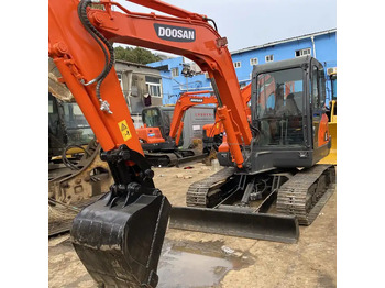 حفار زاحف DOOSAN DX60W