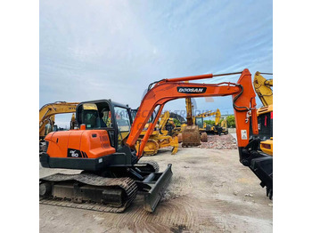 حفار زاحف DOOSAN DH60-7