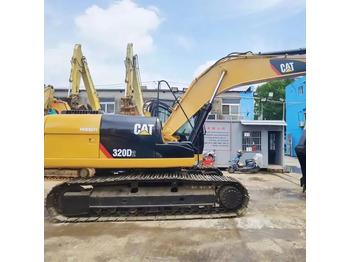 حفار زاحف CATERPILLAR 320D2