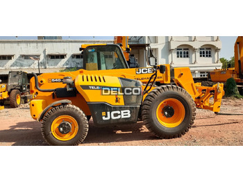 آلة رفع ونقل تلسكوبية JCB