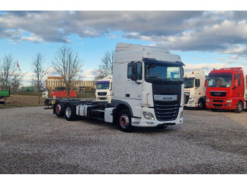 ناقلة حاويات/ شاحنة حاويات DAF XF 460