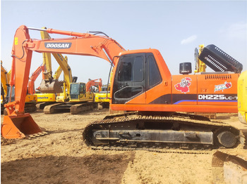 حفار زاحف DOOSAN DH225