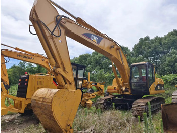 حفار زاحف CATERPILLAR 325C