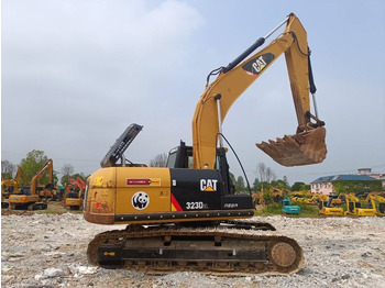 حفار زاحف CATERPILLAR 323D2L