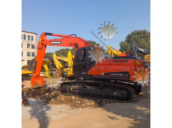 حفار زاحف DOOSAN DX225LC