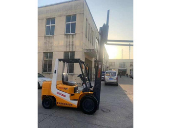 رافعة شوكية ديزل Good Working Condition TCM Used FD30 Forklift diesel cheap used forklift 3 ton forklift for sale: صورة 5