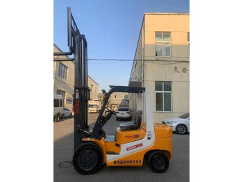 رافعة شوكية ديزل Good Working Condition TCM Used FD30 Forklift diesel cheap used forklift 3 ton forklift for sale: صورة 3