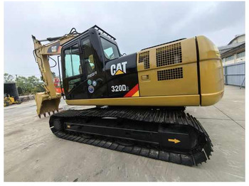 حفار زاحف CATERPILLAR 320D2