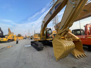 حفار زاحف CATERPILLAR 320B