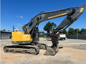 حفار زاحف Volvo ECR235: صورة 2