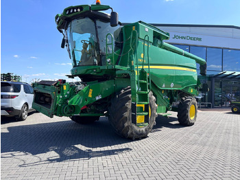 حصادة JOHN DEERE T670