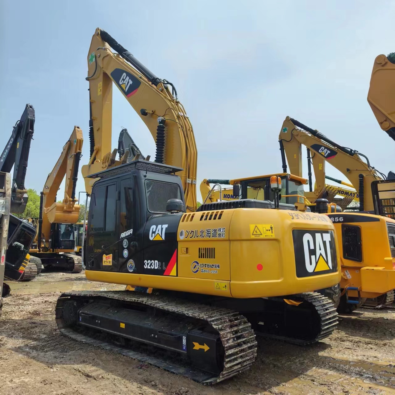 حفار زاحف CATERPILLAR 323