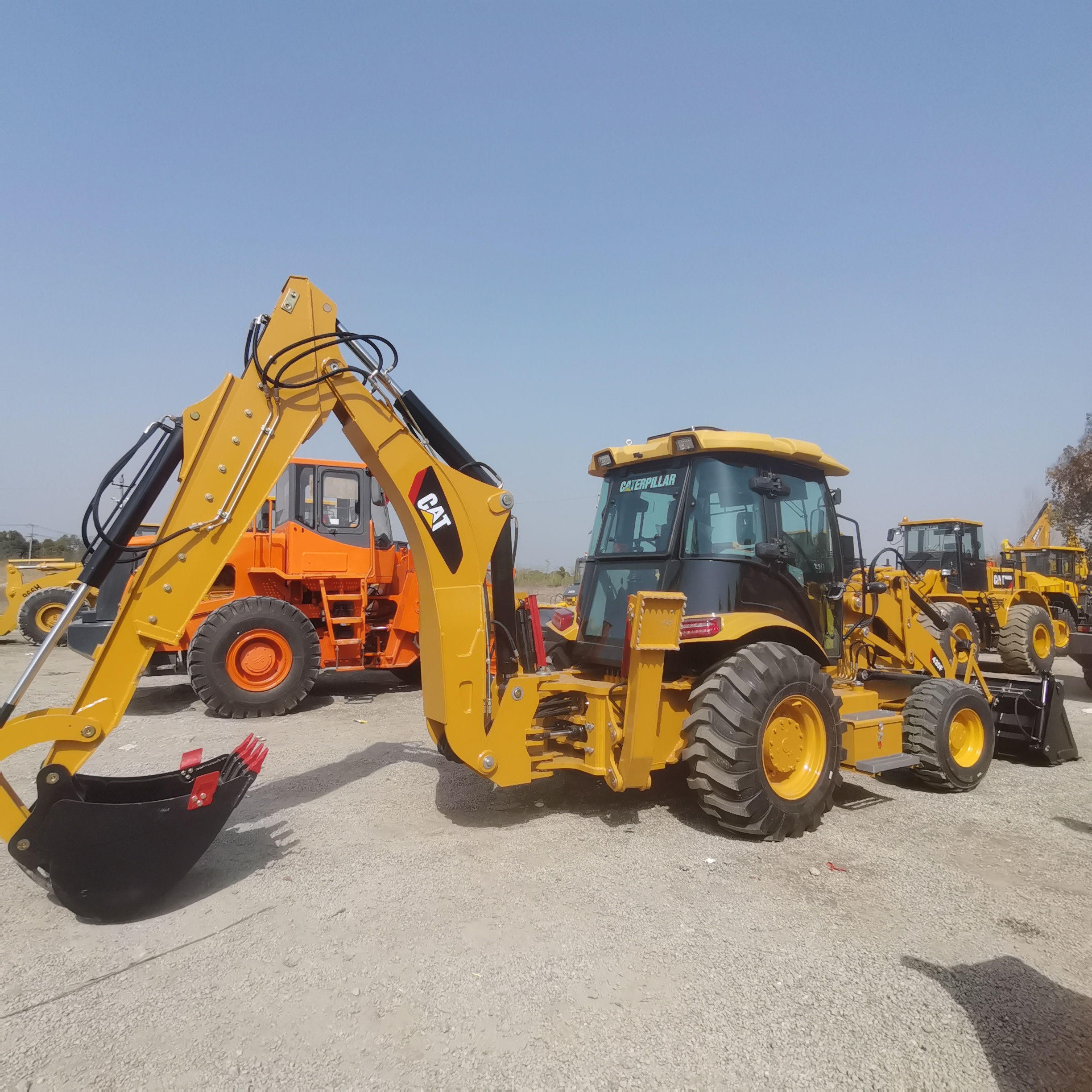 لودر ذو محراث خلفي/ باكهو CATERPILLAR 420F