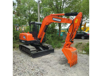 حفار زاحف DOOSAN DH60