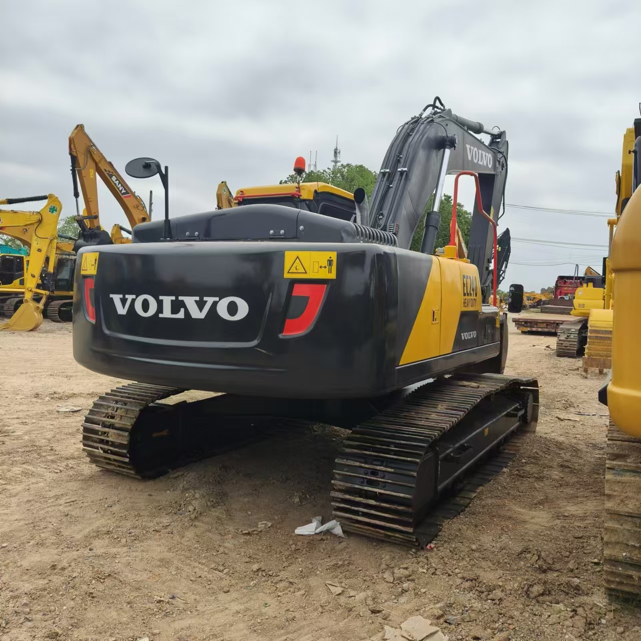 حفار زاحف VOLVO EC240: صورة 3