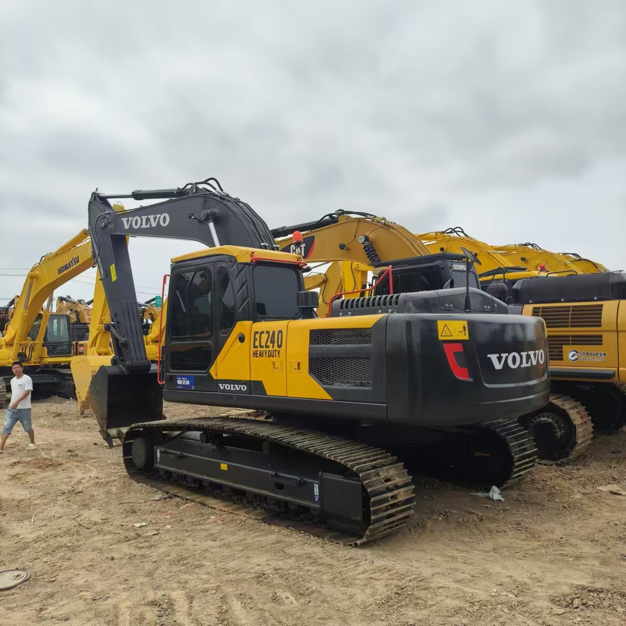 حفار زاحف VOLVO EC240: صورة 2