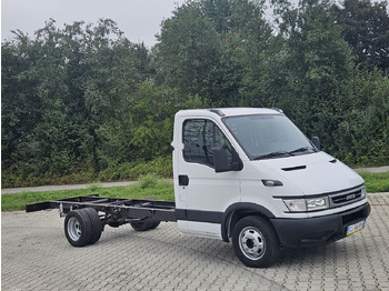 شاحنة بهيكل معدني للمقصورة IVECO Daily 35C17