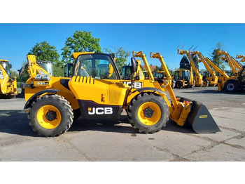 آلة رفع ونقل تلسكوبية JCB