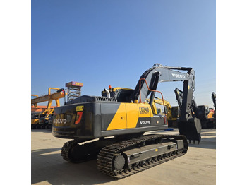 حفار زاحف VOLVO EC240