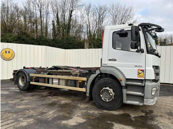 شاحنة برافعة خطافية MERCEDES-BENZ Axor 1833