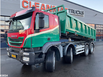 شاحنة قلاب IVECO Trakker