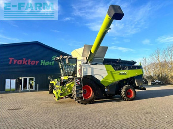 حصادة CLAAS Lexion 6900