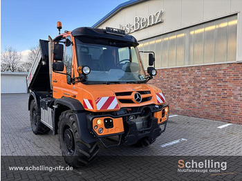 شاحنة قلاب UNIMOG