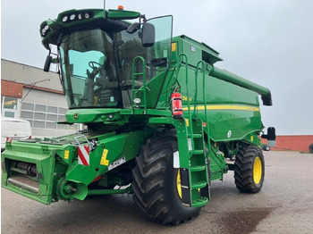 حصادة JOHN DEERE T560