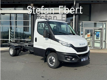 شاحنة بهيكل معدني للمقصورة IVECO Daily 50c18