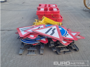 معدات الانشاءات Bundle of Road Signs, Safety Barrier & Metal Fencing: صورة 4