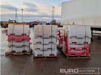 معدات الانشاءات Pallet of Water Filled Barriers (5 of): صورة 2